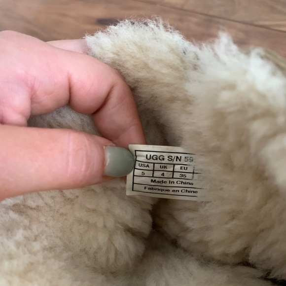 Sand Bailey Button Ugg Boot - Picture 4 of 5